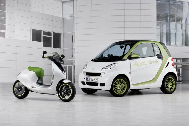 Bản concept của chiếc Smart eScooter xuất hiện lần đầu tiên tại Paris Motor Show 2010, cùng với chiếc eBike đã chính thức được bán ra và chiếc Fortwo Electric, sẽ chính thức được bán ra trong mùa hè năm nay.